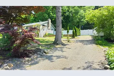 37 Grandview Ave, Jefferson Township, NJ 07460 - Photo 2