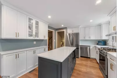 1262 Christine Cir, Scotch Plains Township, NJ 07076 - Photo 8