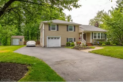 1262 Christine Cir, Scotch Plains Township, NJ 07076 - Photo 2