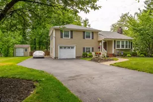 1262 Christine Cir, Scotch Plains Township, NJ 07076 - Photo 2