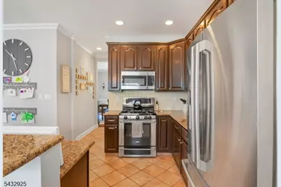 11 Queens Ln, Wayne, NJ 07470 - Photo 10