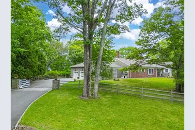 724 Ridge Rd, Kinnelon, NJ 07405 - Photo 2