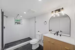 166 Lincoln St, Montclair, NJ 07042 - Photo 28