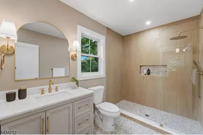 166 Lincoln St, Montclair, NJ 07042 - Photo 16