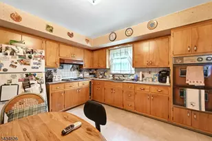 347 Chestnut Ave, South Hackensack Township, NJ 07606 - Photo 18