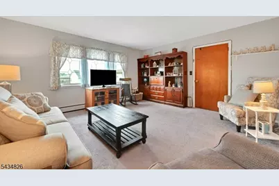347 Chestnut Ave, South Hackensack Township, NJ 07606 - Photo 2