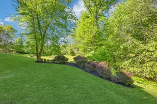 909 Brook Hollow Dr, Hanover Township, NJ 07981 - Photo 18