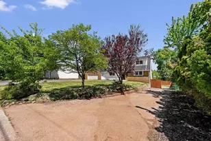 3 Meadow Rd, Edison, NJ 08817 - Photo 12
