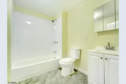 1035 Hunterdon St, Newark, NJ 07112 - Photo 26