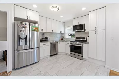 218 Schillaci Ln, South Plainfield, NJ 07080 - Photo 4