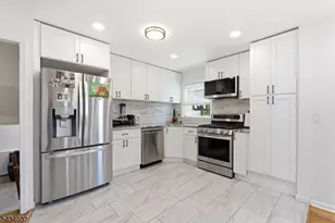218 Schillaci Ln, South Plainfield, NJ 07080 - Photo 4