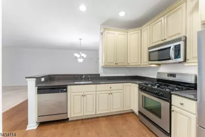 636 Sophee Ln, Lakewood Twp., NJ 08701 - Photo 12