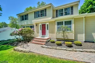 44 Nestling Wood Dr, Washington Township, NJ 07853 - Photo 2
