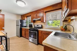 210 Buchanan St, Linden, NJ 07036 - Photo 6