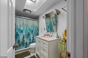 160 Brook Dr, Dover, NJ 07801 - Photo 6