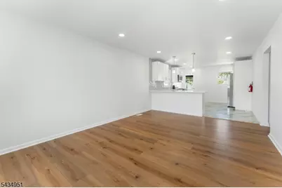 323 S Wood Ave, Linden, NJ 07036 - Photo 4