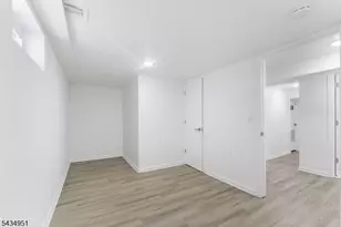 323 S Wood Ave, Linden, NJ 07036 - Photo 14