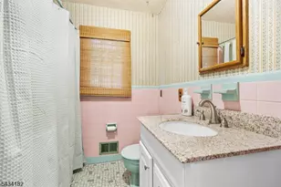 5 Oakwood Terrace, Bloomingdale, NJ 07403 - Photo 22