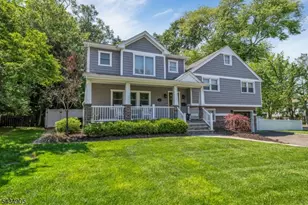 19 De Young Dr, Little Falls Township, NJ 07424 - Photo 2