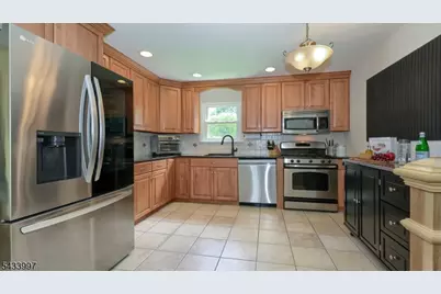 42 Stirling Ln, Wayne, NJ 07470 - Photo 10