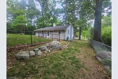 10 Shawnee Rd, Hopatcong, NJ 07843 - Photo 12