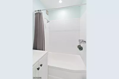 25 Grand Ave #1E, Hackensack, NJ 07601 - Photo 14