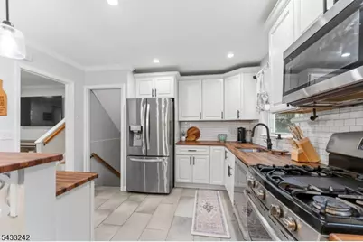 841 Colonial Arms Rd, Union Township, NJ 07083 - Photo 6