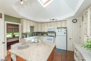 111 McKinley Ave, East Hanover Township, NJ 07936 - Photo 36
