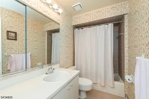 1 Birdseye Cir, Wayne, NJ 07470 - Photo 18