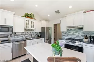 15 Mile Dr, Chester, NJ 07930 - Photo 8