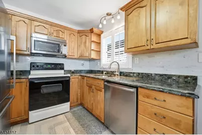 468 Rifle Camp Rd, Woodland Park, NJ 07424 - Photo 6