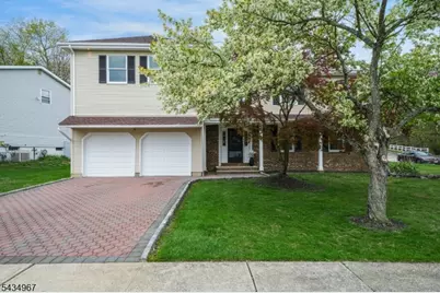 45 Holyoke Ct, Wayne, NJ 07470 - Photo 2