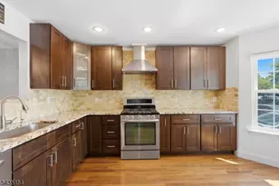 8 Ashley Ct, Franklin Township, NJ 08873 - Photo 8