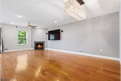 8 Ashley Ct, Franklin Township, NJ 08873 - Photo 12