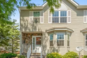 8 Ashley Ct, Franklin Township, NJ 08873 - Photo 2