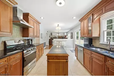 46 Westminster Dr, Parsippany, NJ 07054 - Photo 6