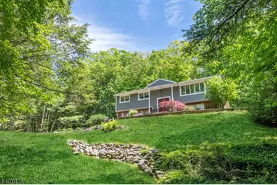 19 Rabbit Run Dr, West Milford, NJ 07435 - Photo 2