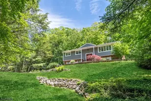 19 Rabbit Run Dr, West Milford, NJ 07435 - Photo 2