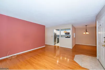 186 Larch Ln, Mahwah, NJ 07430 - Photo 4