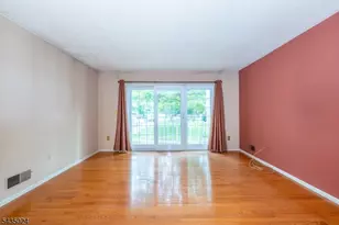 186 Larch Ln, Mahwah, NJ 07430 - Photo 2
