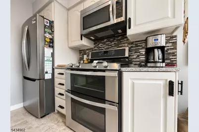 131 Long Hill Dr, Clifton, NJ 07013 - Photo 10