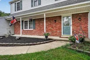 100 Coachman Dr, Florence Township, NJ 08505 - Photo 2