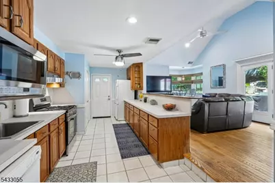 11 Lake Trail East, Wayne, NJ 07470 - Photo 18