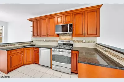 63 Albert Ct, Parsippany, NJ 07054 - Photo 4
