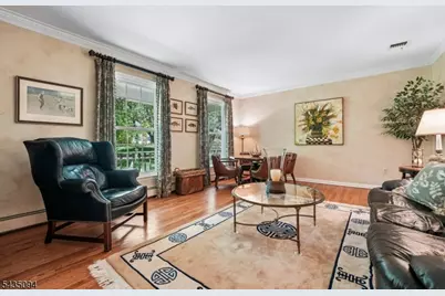 4 Amherst Dr, Washington Township, NJ 07853 - Photo 4