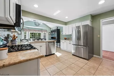 4 Amherst Dr, Washington Township, NJ 07853 - Photo 12