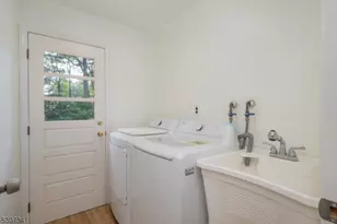 20 Whitewood Dr, Parsippany, NJ 07950 - Photo 10