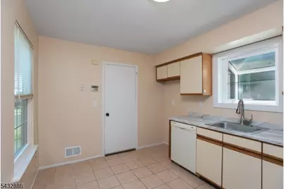 152 Picadilly Pl, Franklin Township, NJ 08873 - Photo 6