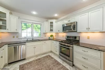 39 Essex Ave, Montclair, NJ 07042 - Photo 14