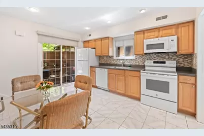 488 Auten Rd Unit 2D, Hillsborough Township, NJ 08844 - Photo 10